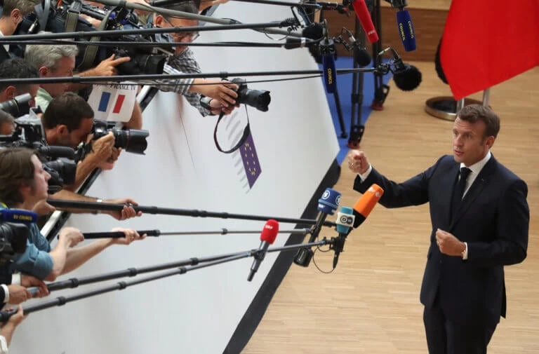 Τα «πήρε» ο Μακρόν με την ασυνεννοησία στη Σύνοδο Κορυφής – Η κίνηση που άφησε τους πάντες άφωνους